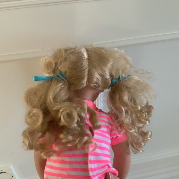 OUR GENERATION BATTAT DOLL 18” Inch Blonde Hair Green Eyes - Picture 7 of 10